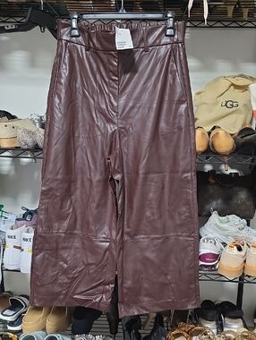 H&M Faux Leather, Wide-Legged, Cropped Pants. NWT Size 10        Color: Burgandy